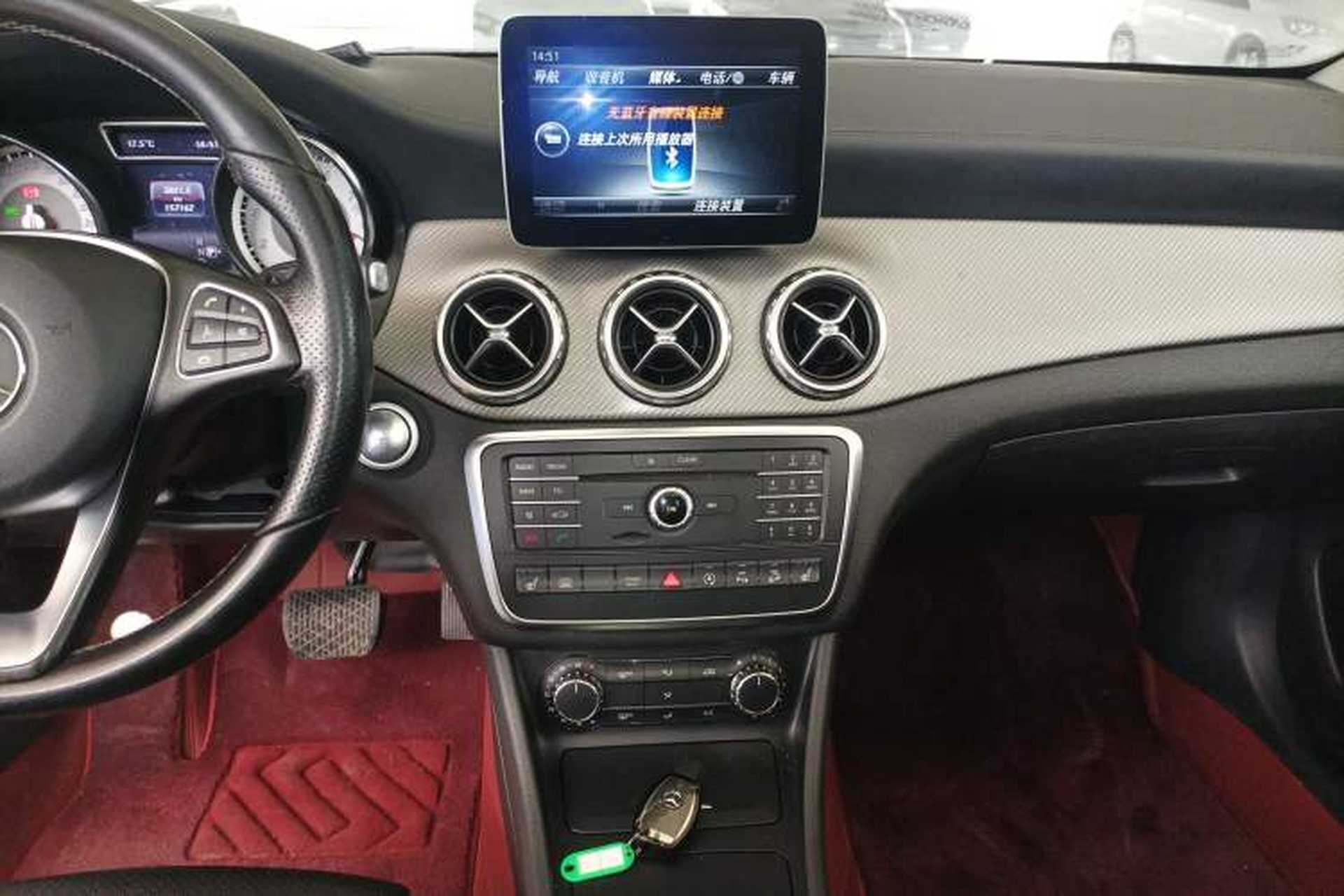 Used Mercedes-Benz GLA 2016 GLA 220 4MATIC Fashion Edition Audio And AC Panel