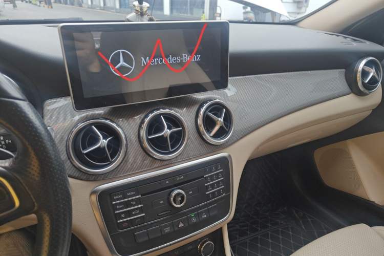 Used Mercedes-Benz GLA 2016 GLA 200 Sport Edition Audio And AC Panel