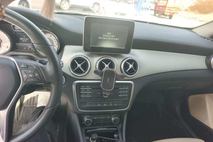Used Mercedes-Benz GLA 2016 GLA 200 Fashion Model Audio And AC Panel