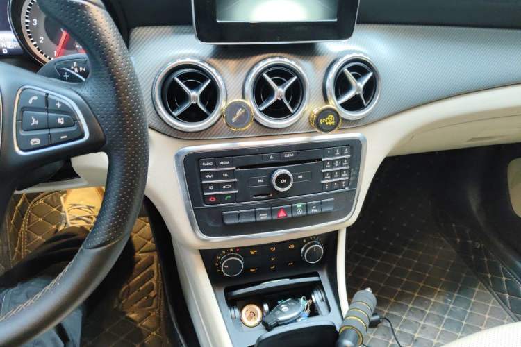 Used Mercedes-Benz GLA 2016 GLA 200 Sport Edition Audio And AC Panel