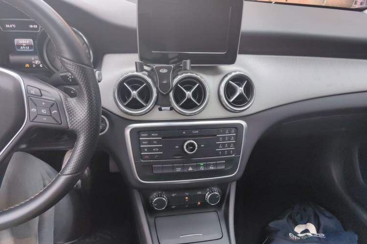 Used Mercedes-Benz GLA 2016 GLA 200 Sport Edition Audio And AC Panel