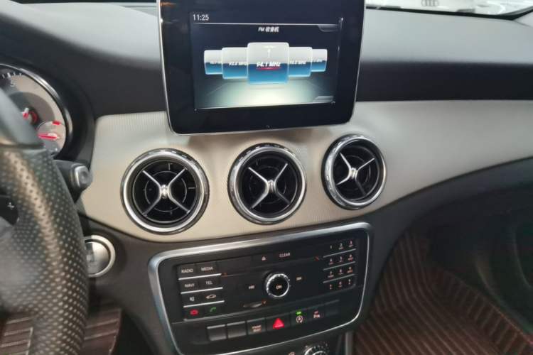 Used Mercedes-Benz GLA 2016 GLA 200 Sport Edition Audio And AC Panel