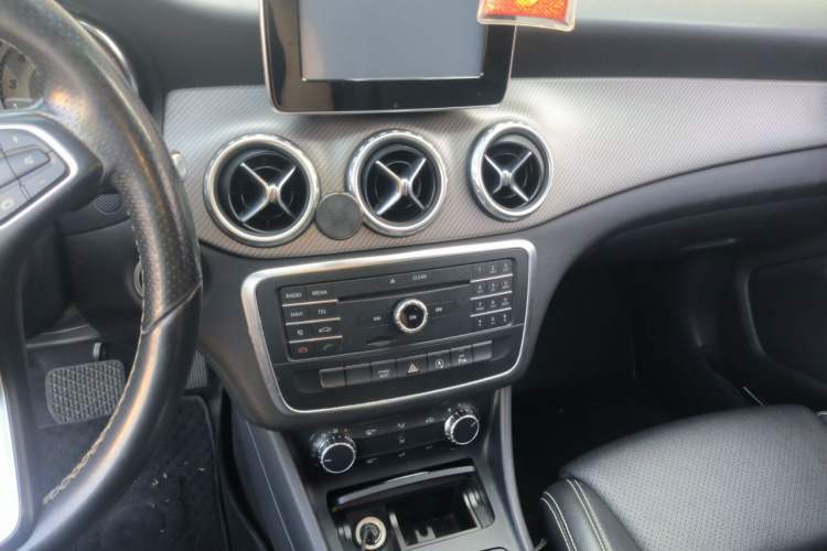 Used Mercedes-Benz GLA 2016 GLA 200 Sport Edition Audio And AC Panel