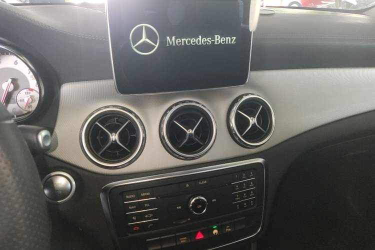 Used Mercedes-Benz GLA 2016 GLA 200 Fashion Model Audio And AC Panel