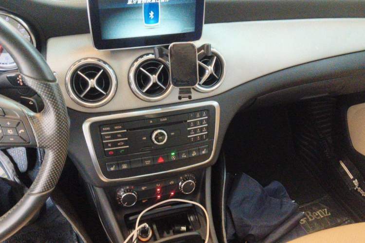 Used Mercedes-Benz GLA 2016 GLA 220 4MATIC Fashion Edition Audio And AC Panel