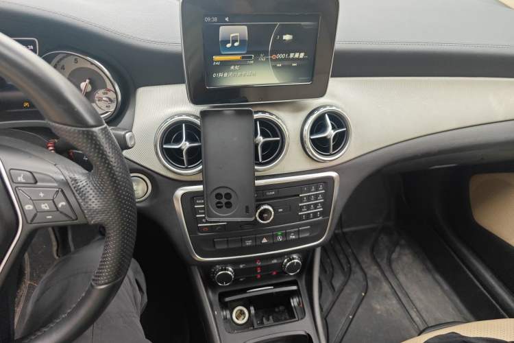 Used Mercedes-Benz GLA 2016 GLA 200 Fashion Model Audio And AC Panel