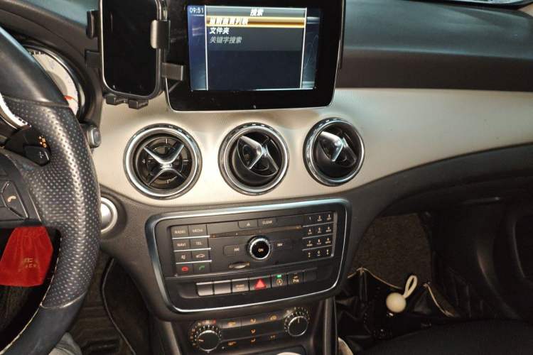 Used Mercedes-Benz GLA 2016 GLA 200 Sport Edition Audio And AC Panel
