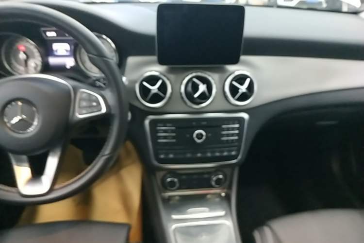 Used Mercedes-Benz GLA 2016 GLA 220 4MATIC Fashion Edition Audio And AC Panel