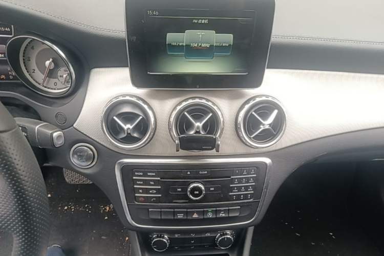 Used Mercedes-Benz GLA 2016 GLA 200 Fashion Model Audio And AC Panel