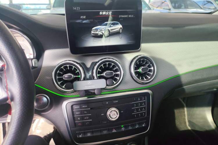 Used Mercedes-Benz GLA 2016 GLA 220 4MATIC Fashion Edition Audio And AC Panel