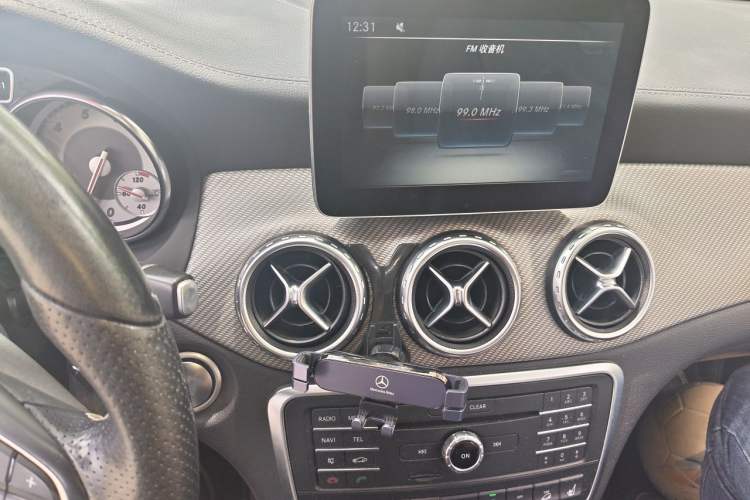 Used Mercedes-Benz GLA 2016 GLA 220 4MATIC Fashion Edition Audio And AC Panel