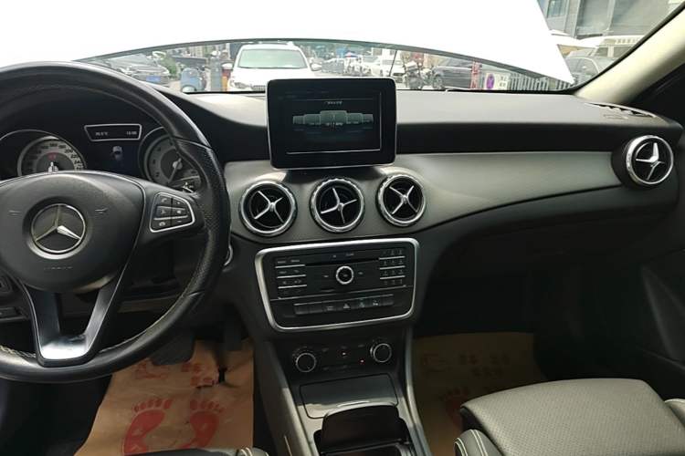 Used Mercedes-Benz GLA 2016 GLA 200 Sport Edition Audio And AC Panel
