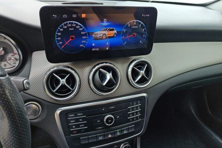 Used Mercedes-Benz GLA 2016 GLA 200 Sport Edition Audio And AC Panel