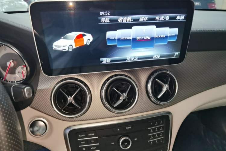 Used Mercedes-Benz GLA 2016 GLA 220 4MATIC Fashion Edition Audio And AC Panel