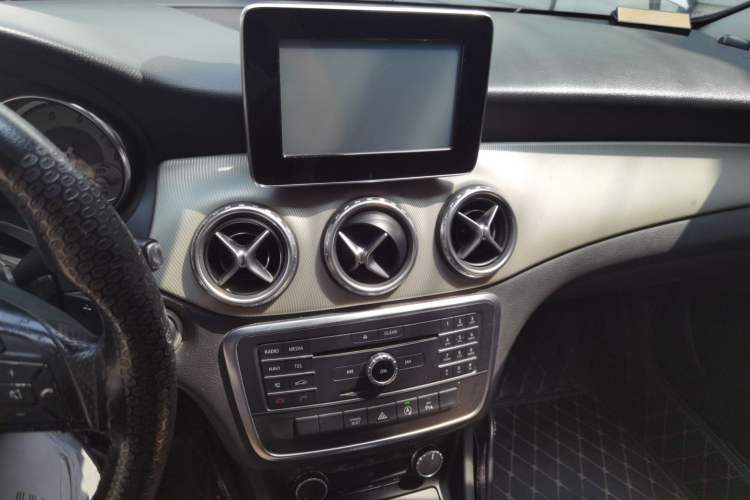 Used Mercedes-Benz GLA 2016 GLA 200 Sport Edition Audio And AC Panel