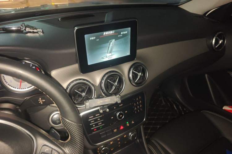 Used Mercedes-Benz GLA 2016 GLA 200 Sport Edition Audio And AC Panel