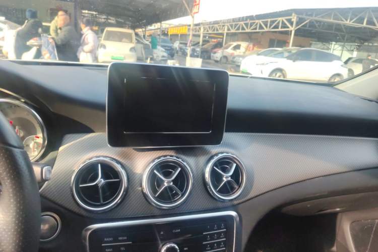 Used Mercedes-Benz GLA 2016 GLA 200 Sport Edition Audio And AC Panel