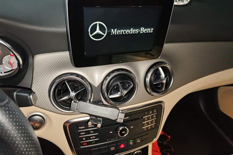 Used Mercedes-Benz GLA 2016 GLA 200 Sport Edition Audio And AC Panel