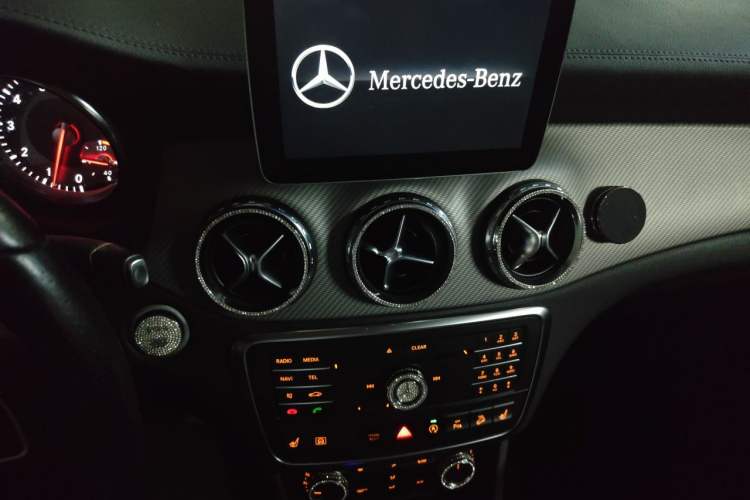 Used Mercedes-Benz GLA 2016 GLA 220 4MATIC Fashion Edition Audio And AC Panel