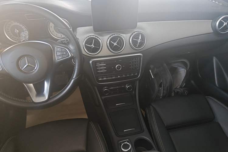 Used Mercedes-Benz GLA 2016 GLA 220 4MATIC Fashion Edition Audio And AC Panel
