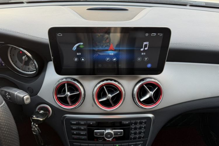 Used Mercedes-Benz GLA 2016 GLA 220 4MATIC Fashion Edition Audio And AC Panel