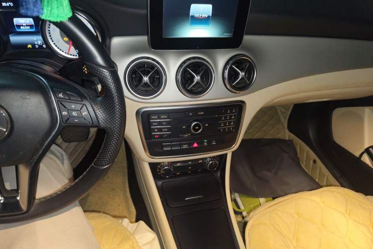 Used Mercedes-Benz GLA 2016 GLA 200 Sport Edition Audio And AC Panel
