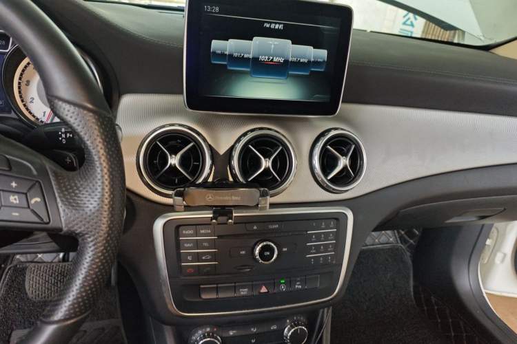 Used Mercedes-Benz GLA 2016 GLA 200 Fashion Model Audio And AC Panel