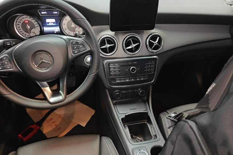 Used Mercedes-Benz GLA 2016 GLA 200 Fashion Model Audio And AC Panel