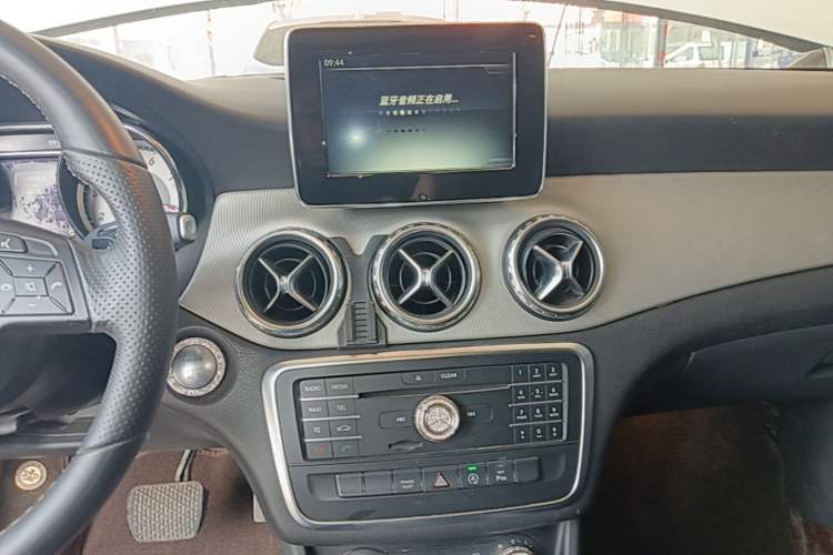 Used Mercedes-Benz GLA 2016 GLA 200 Sport Edition Audio And AC Panel