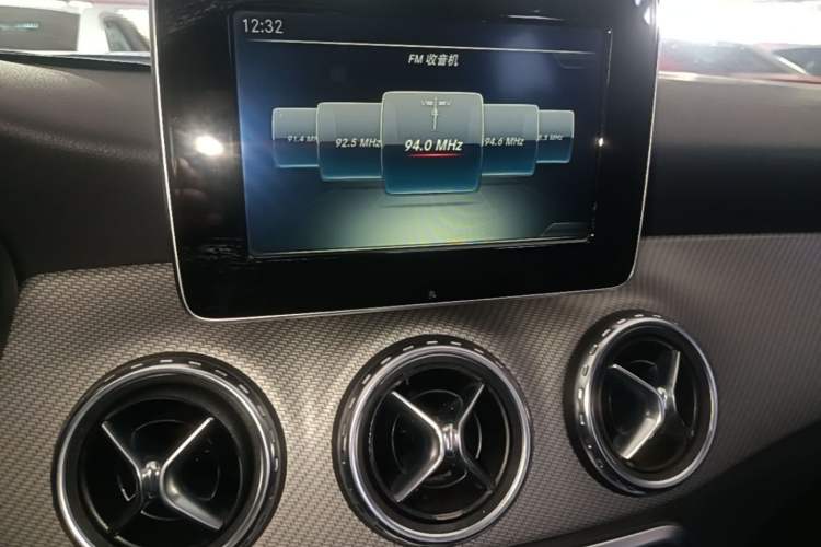 Used Mercedes-Benz GLA 2016 GLA 200 Sport Edition Audio And AC Panel