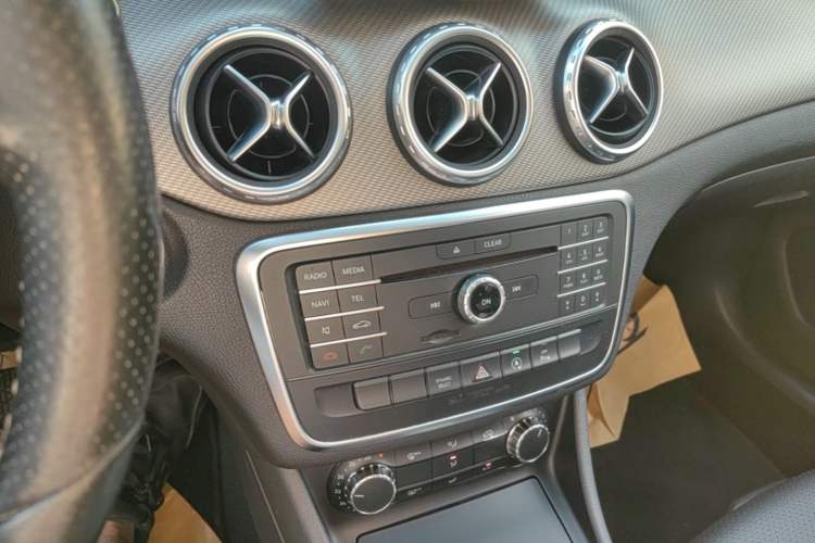 Used Mercedes-Benz GLA 2016 GLA 200 Fashion Model Audio And AC Panel