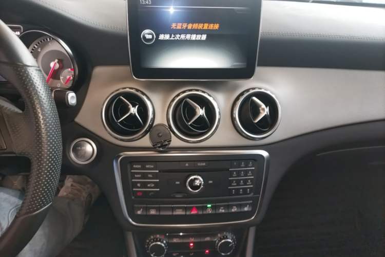 Used Mercedes-Benz GLA 2016 GLA 220 4MATIC Fashion Edition Audio And AC Panel