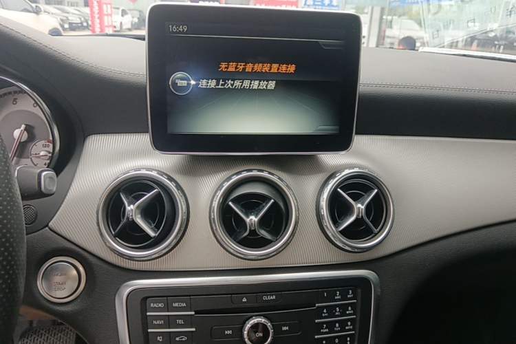 Used Mercedes-Benz GLA 2016 GLA 220 4MATIC Fashion Edition Audio And AC Panel