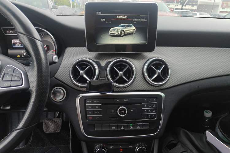 Used Mercedes-Benz GLA 2016 GLA 200 Sport Edition Audio And AC Panel