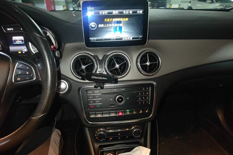 Used Mercedes-Benz GLA 2016 GLA 220 4MATIC Fashion Edition Audio And AC Panel