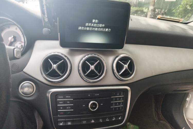 Used Mercedes-Benz GLA 2016 GLA 220 4MATIC Fashion Edition Audio And AC Panel