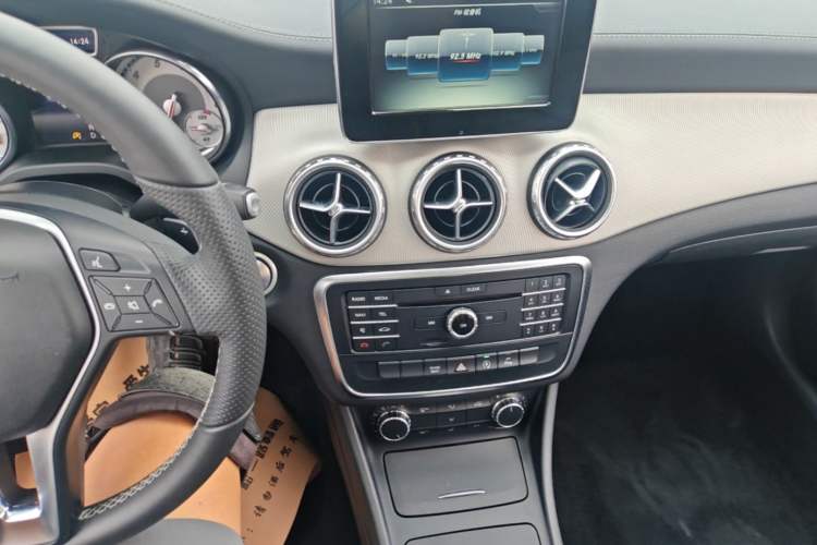 Used Mercedes-Benz GLA 2016 GLA 200 Fashion Model Audio And AC Panel