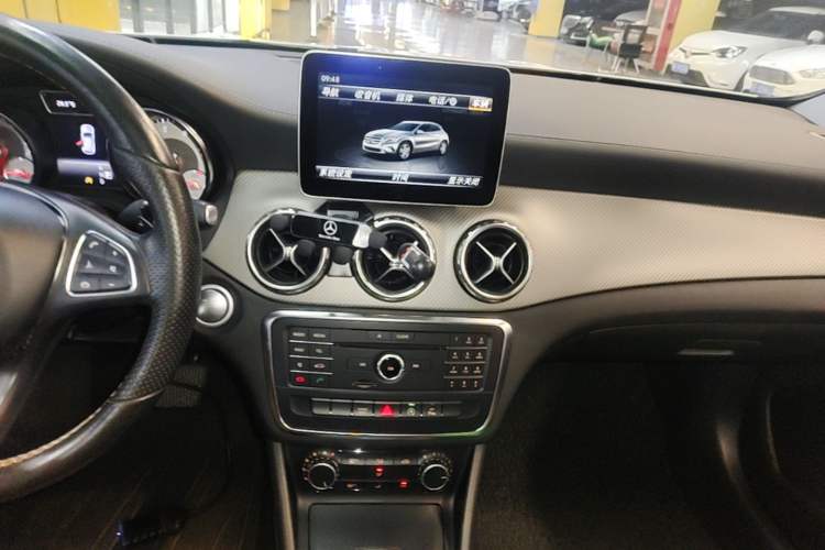 Used Mercedes-Benz GLA 2016 GLA 200 Fashion Model Audio And AC Panel