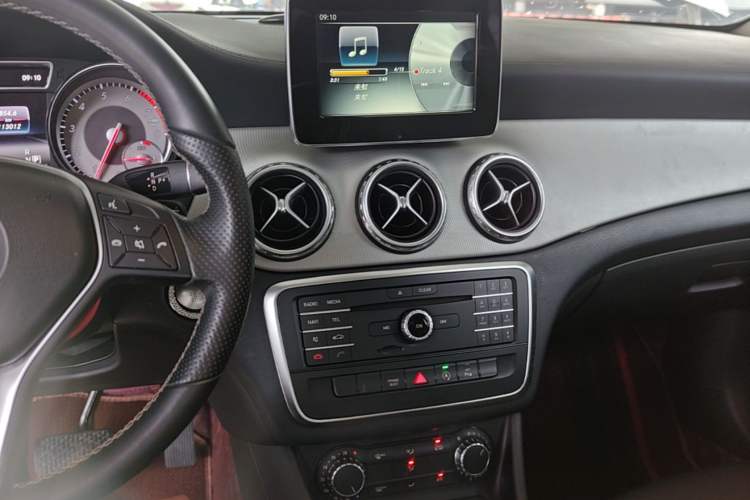 Used Mercedes-Benz GLA 2016 GLA 200 Fashion Model Audio And AC Panel