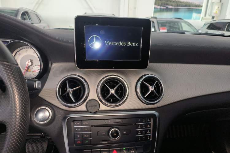 Used Mercedes-Benz GLA 2016 GLA 200 Fashion Model Audio And AC Panel