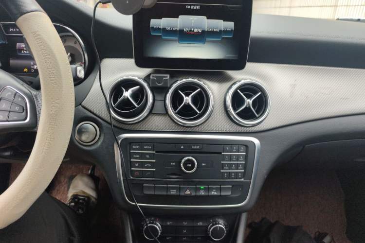 Used Mercedes-Benz GLA 2016 GLA 200 Fashion Model Audio And AC Panel