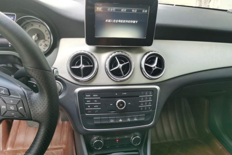Used Mercedes-Benz GLA 2016 GLA 200 Sport Edition Audio And AC Panel