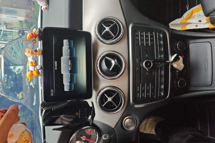 Used Mercedes-Benz GLA 2016 GLA 220 4MATIC Luxury Model Audio And AC Panel