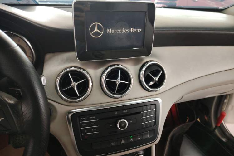 Used Mercedes-Benz GLA 2016 GLA 200 Sport Edition Audio And AC Panel