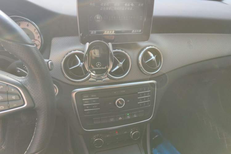 Used Mercedes-Benz GLA 2016 GLA 200 Sport Edition Audio And AC Panel