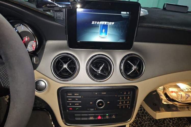 Used Mercedes-Benz GLA 2016 GLA 200 Sport Edition Audio And AC Panel