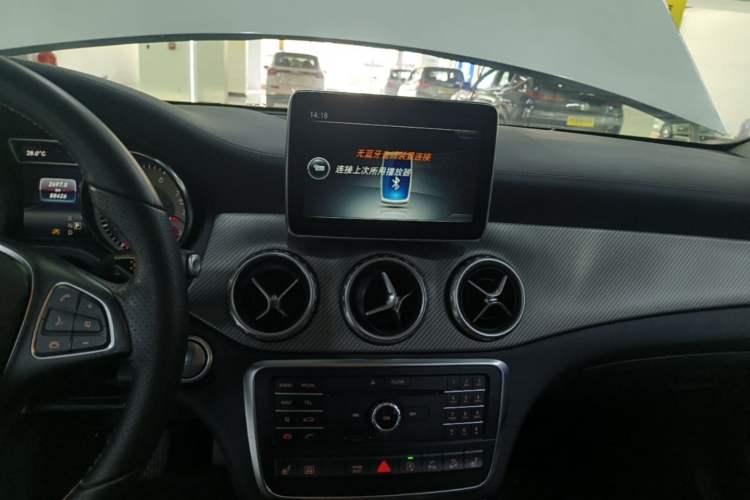Used Mercedes-Benz GLA 2016 GLA 220 4MATIC Fashion Edition Audio And AC Panel