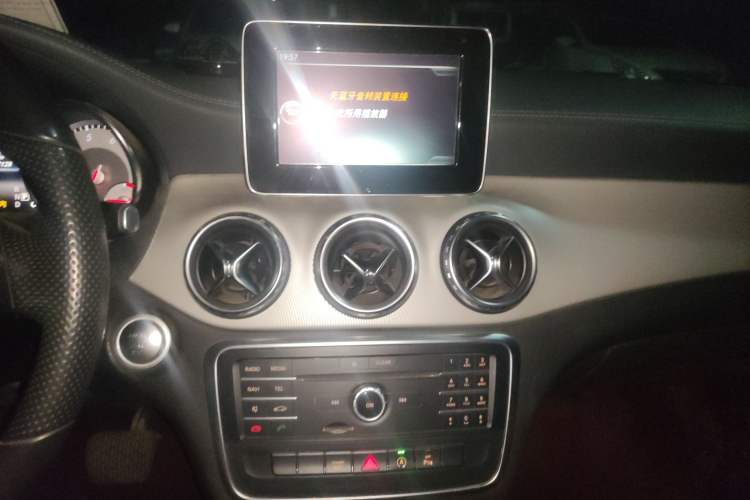 Used Mercedes-Benz GLA 2016 GLA 200 Fashion Model Audio And AC Panel