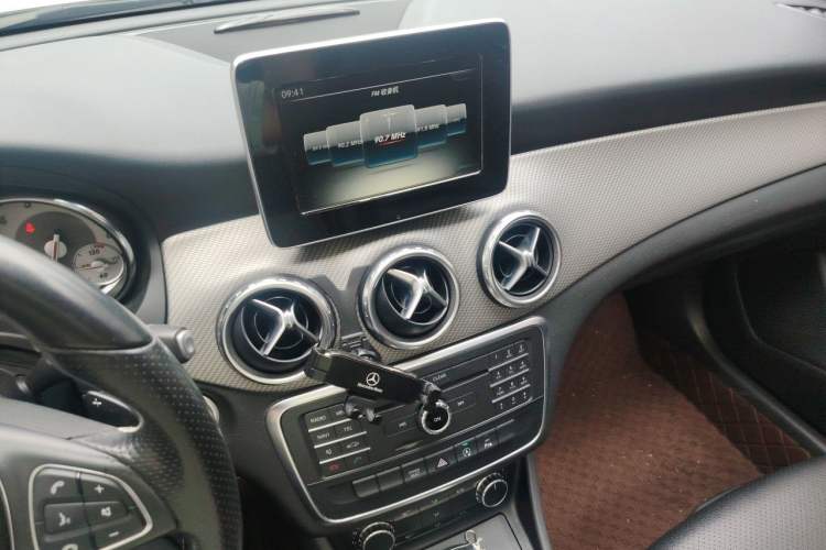Used Mercedes-Benz GLA 2016 GLA 200 Sport Edition Audio And AC Panel