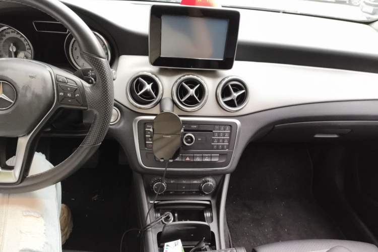 Used Mercedes-Benz GLA 2016 GLA 200 Sport Edition Audio And AC Panel